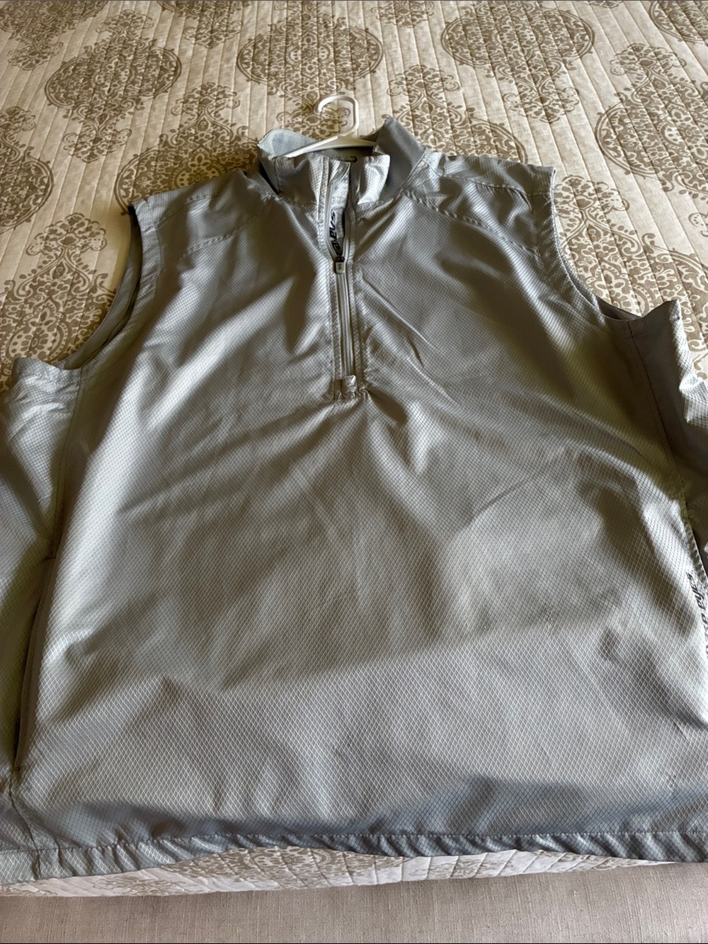 Men's Light Gray Sleeveless Quarter-Zip Performance Vest